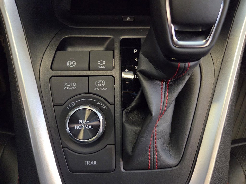 Toyota RAV4 HYBRIDE RECHARGEABLE XSE 2025 à Mont-Laurier, Québec - 12 - w1024h768px