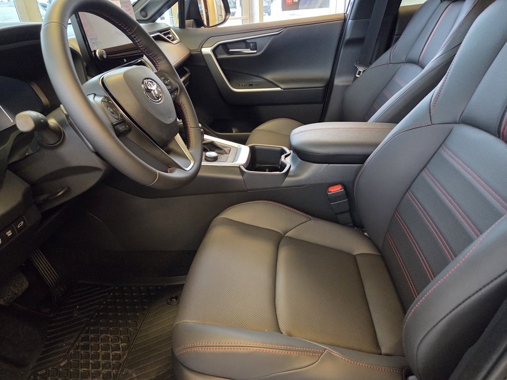 Toyota RAV4 HYBRIDE RECHARGEABLE XSE 2025 à Mont-Laurier, Québec - 8 - w1024h768px