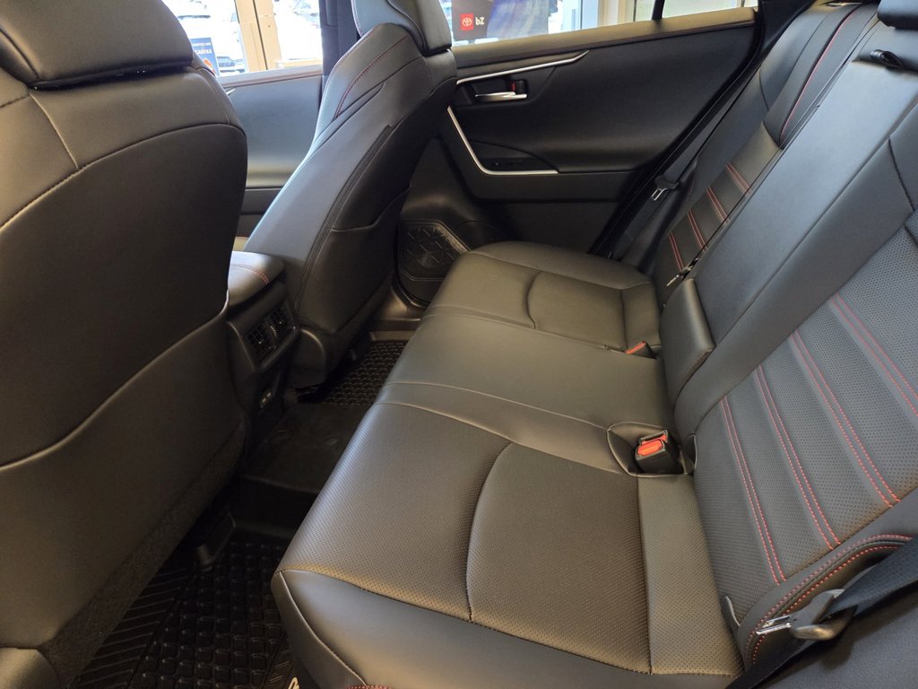 Toyota RAV4 HYBRIDE RECHARGEABLE XSE 2025 à Mont-Laurier, Québec - 9 - w1024h768px