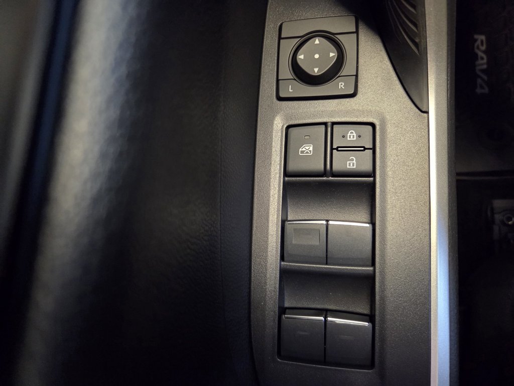 Toyota RAV4 HYBRIDE RECHARGEABLE XSE 2025 à Mont-Laurier, Québec - 11 - w1024h768px