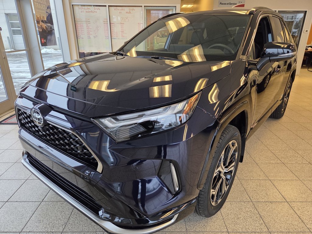 Toyota RAV4 HYBRIDE RECHARGEABLE XSE 2025 à Mont-Laurier, Québec - 1 - w1024h768px