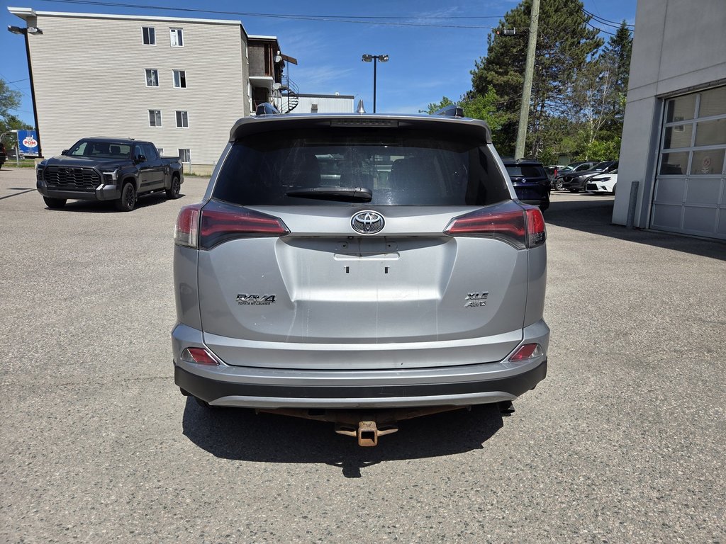 2018 Toyota RAV4 XLE (AWD) in Mont-Laurier, Quebec - 6 - w1024h768px