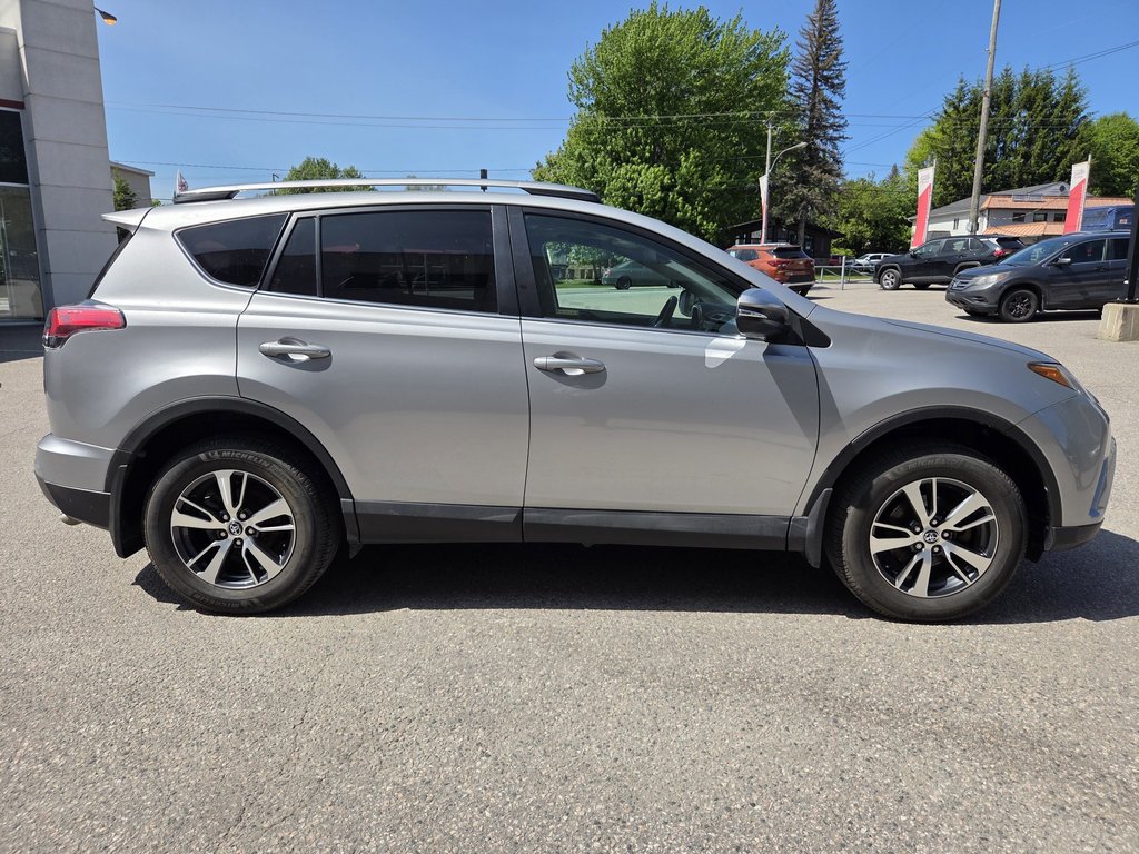 2018 Toyota RAV4 XLE (AWD) in Mont-Laurier, Quebec - 4 - w1024h768px