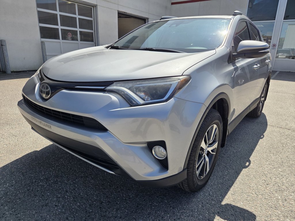 2018 Toyota RAV4 XLE (AWD) in Mont-Laurier, Quebec - 1 - w1024h768px