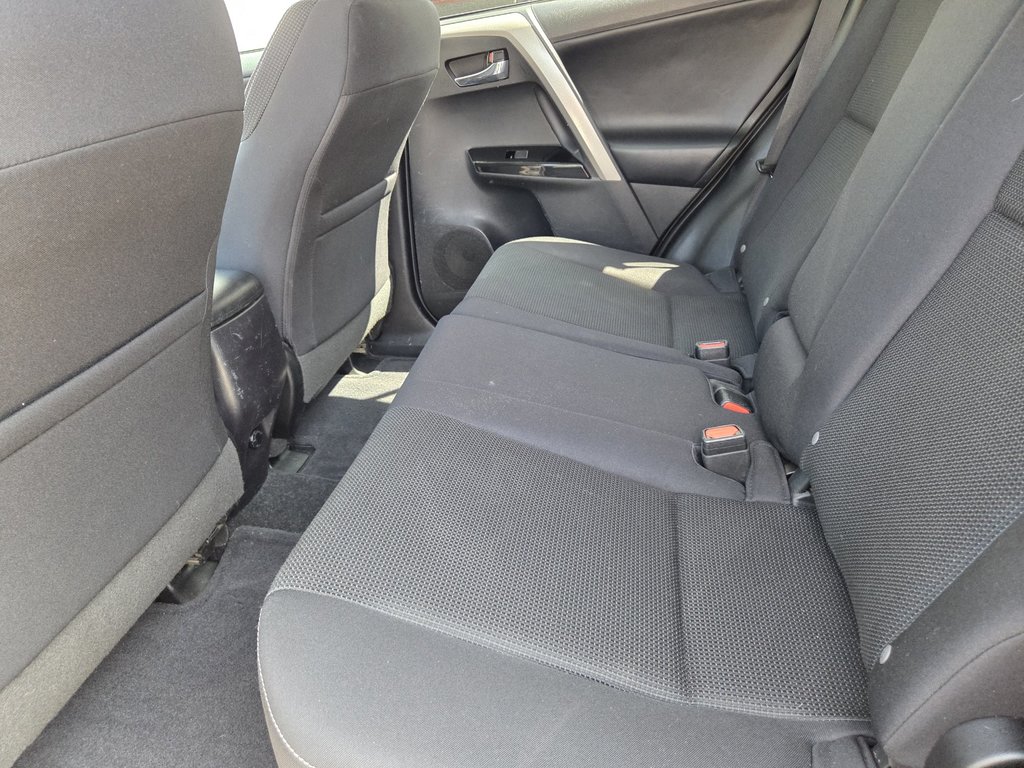 2018 Toyota RAV4 XLE (AWD) in Mont-Laurier, Quebec - 13 - w1024h768px