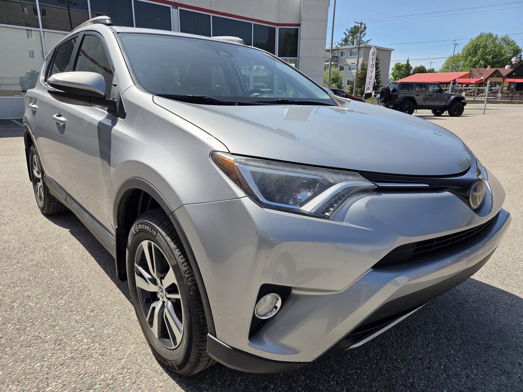 2018 Toyota RAV4 XLE (AWD) in Mont-Laurier, Quebec - 3 - w1024h768px