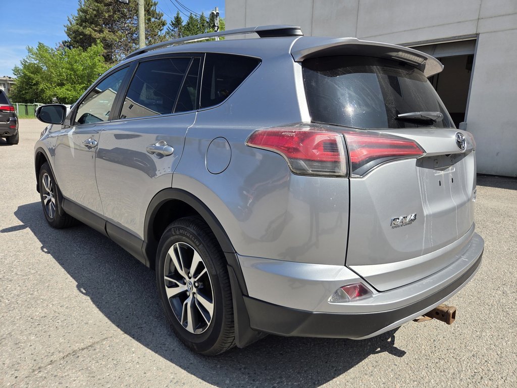 2018 Toyota RAV4 XLE (AWD) in Mont-Laurier, Quebec - 8 - w1024h768px