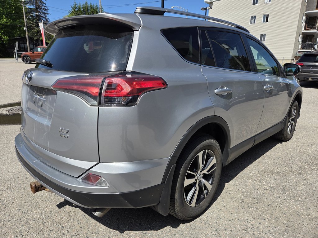 2018 Toyota RAV4 XLE (AWD) in Mont-Laurier, Quebec - 5 - w1024h768px