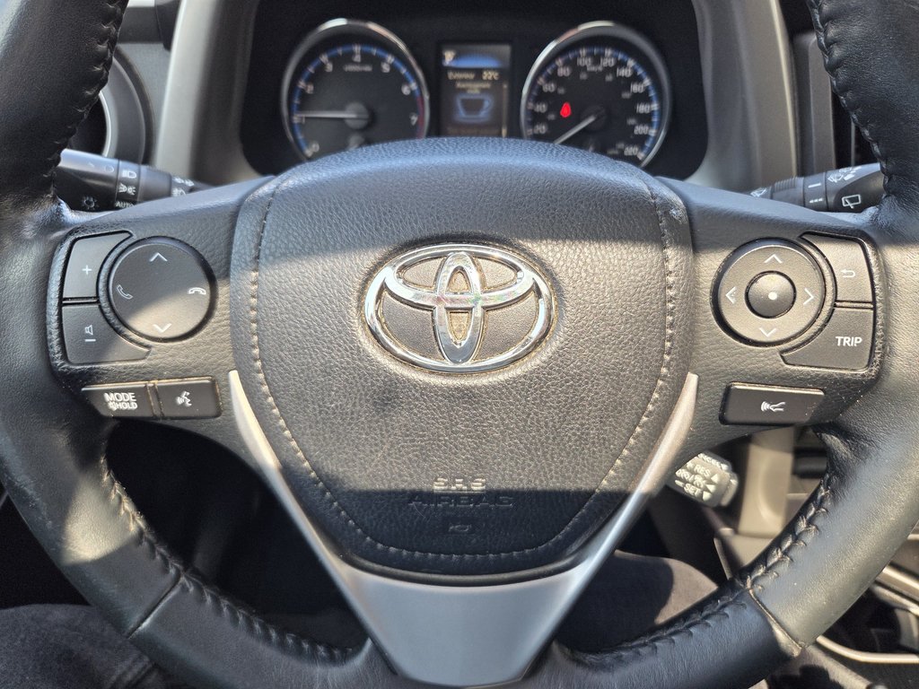 2018 Toyota RAV4 XLE (AWD) in Mont-Laurier, Quebec - 21 - w1024h768px