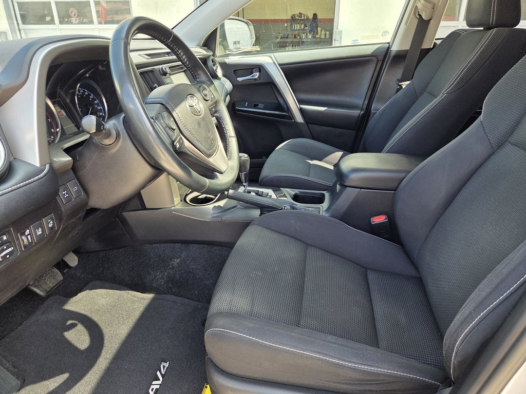 2018 Toyota RAV4 XLE (AWD) in Mont-Laurier, Quebec - 11 - w1024h768px