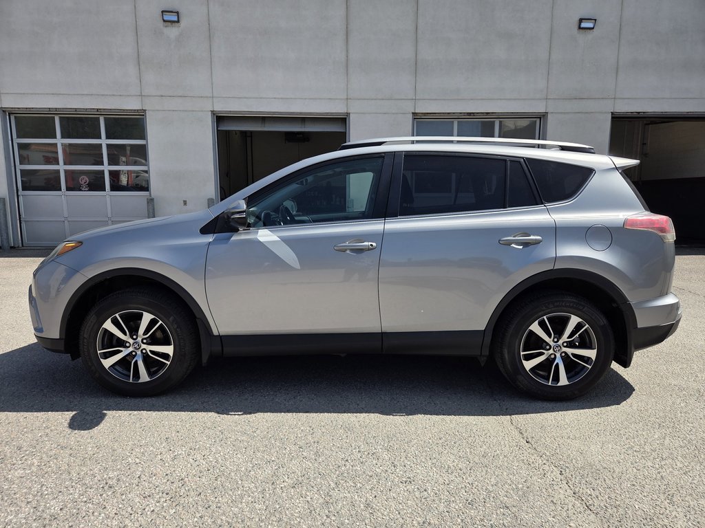 2018 Toyota RAV4 XLE (AWD) in Mont-Laurier, Quebec - 9 - w1024h768px