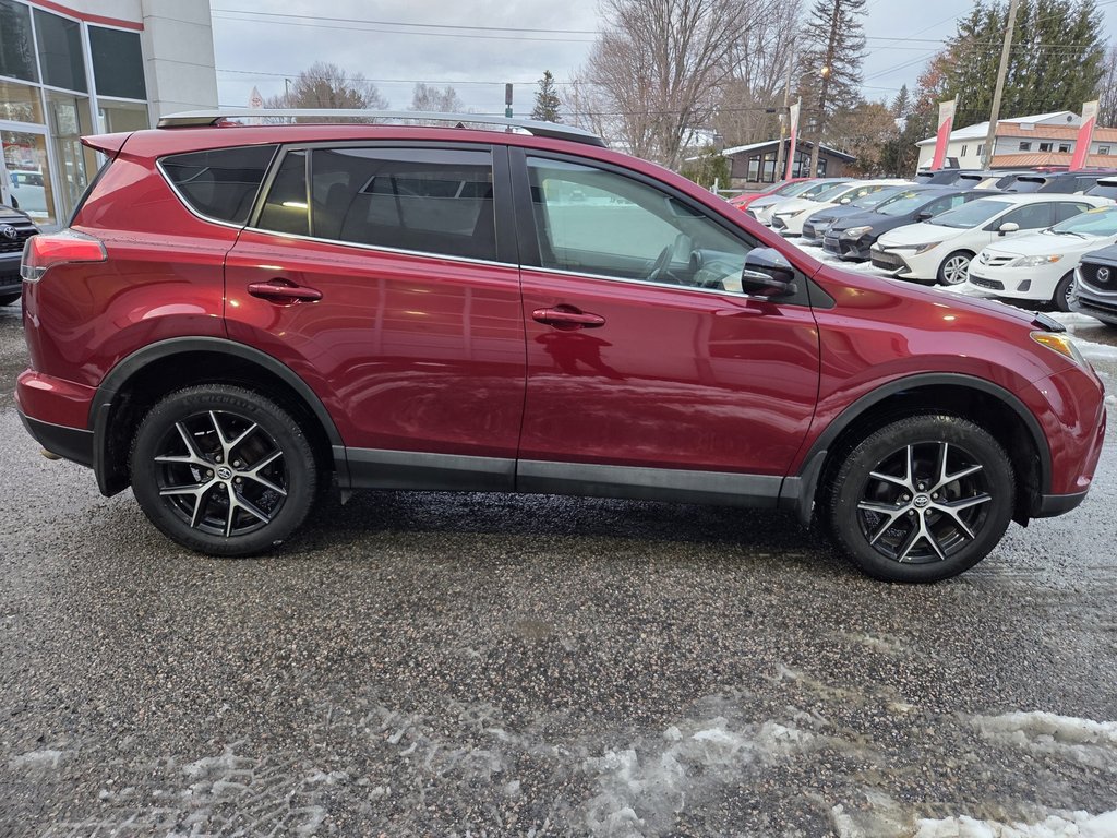 2018 Toyota RAV4 SE AWD in Mont-Laurier, Quebec - 4 - w1024h768px