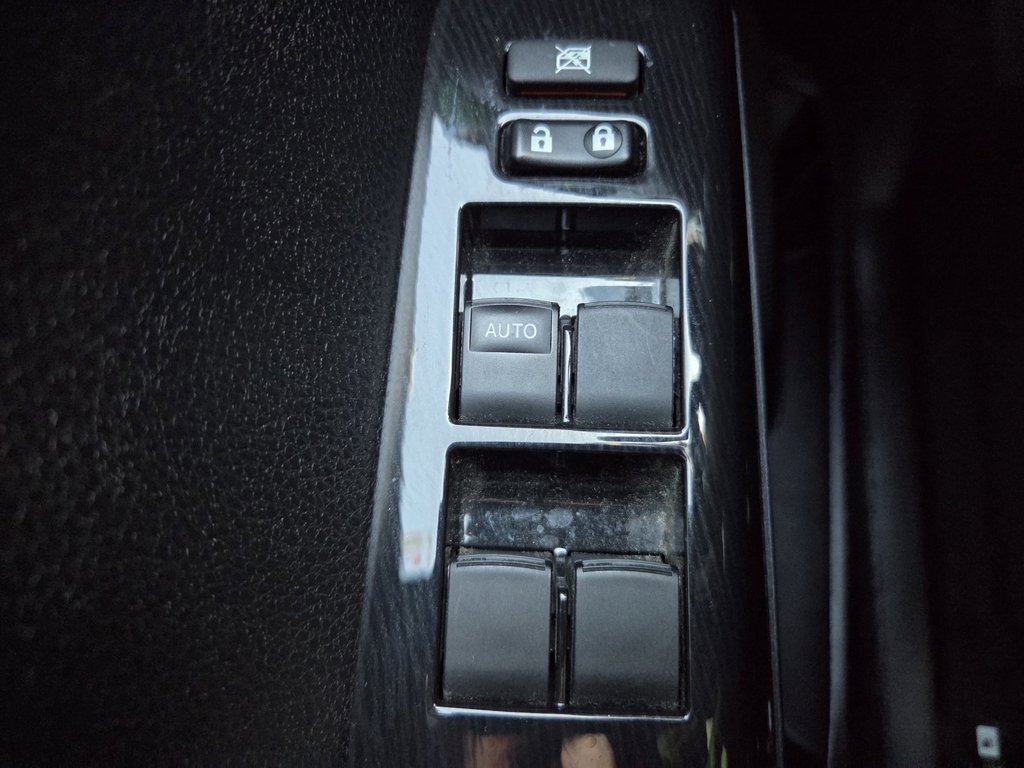 2018 Toyota RAV4 SE AWD in Mont-Laurier, Quebec - 14 - w1024h768px