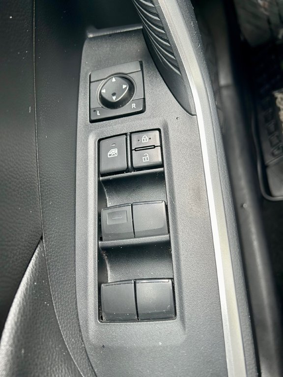 Toyota RAV4 XLE (AWD) 2019 à Mont-Laurier, Québec - 18 - w1024h768px