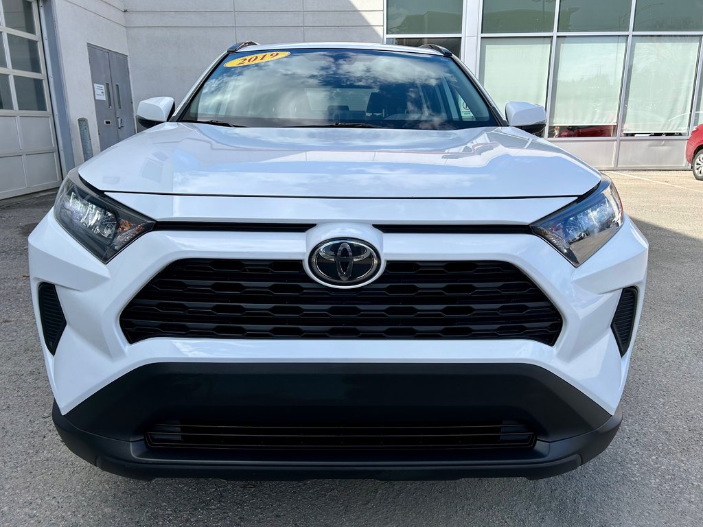 Toyota RAV4 LE (AWD) 2019 à Mont-Laurier, Québec - 2 - w1024h768px