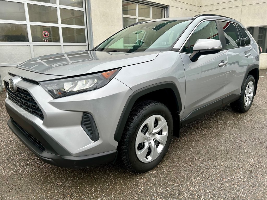 2019 Toyota RAV4 LE (FWD) in Mont-Laurier, Quebec - 1 - w1024h768px