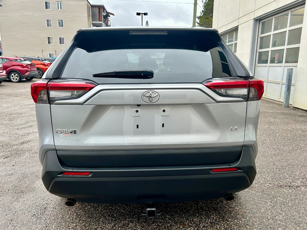 2019 Toyota RAV4 LE (FWD) in Mont-Laurier, Quebec - 6 - w1024h768px