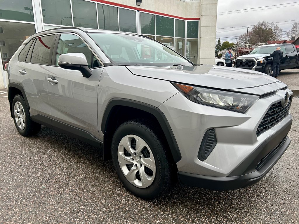 2019 Toyota RAV4 LE (FWD) in Mont-Laurier, Quebec - 3 - w1024h768px