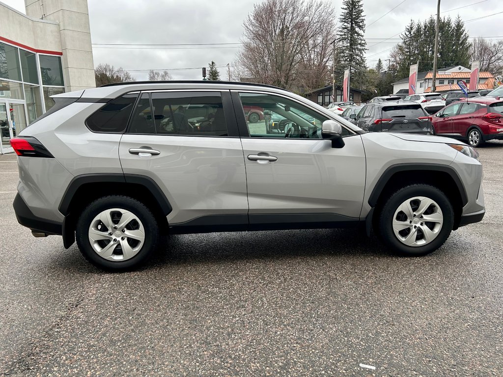 2019 Toyota RAV4 LE (FWD) in Mont-Laurier, Quebec - 4 - w1024h768px