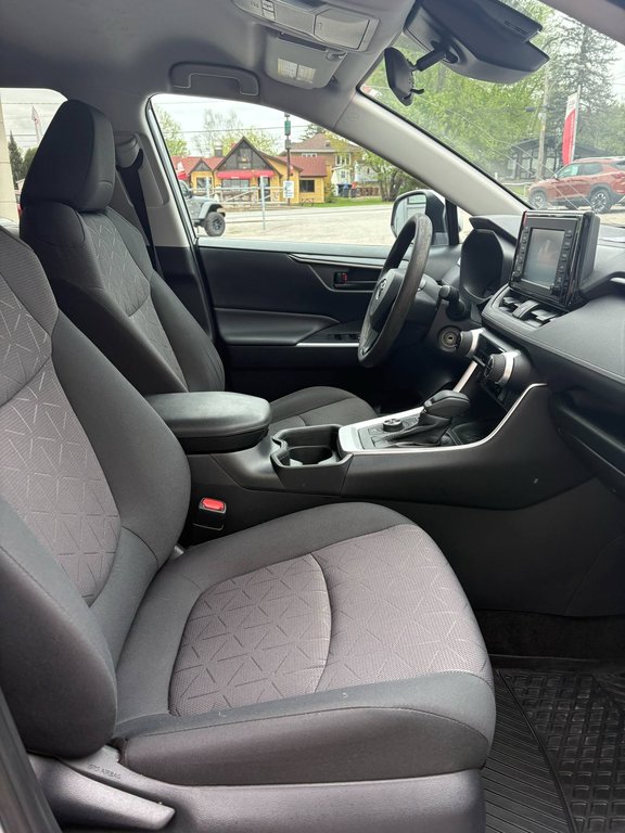 2019 Toyota RAV4 Hybride LE (AWD) in Mont-Laurier, Quebec - 10 - w1024h768px