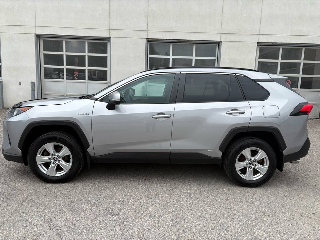 2019 Toyota RAV4 Hybride LE (AWD) in Mont-Laurier, Quebec - 8 - w1024h768px
