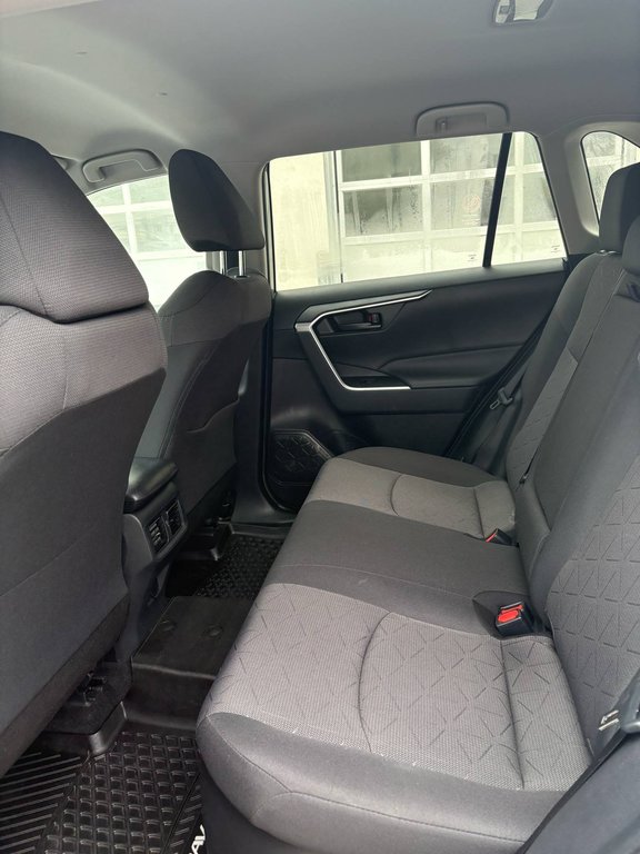 2019 Toyota RAV4 Hybride LE (AWD) in Mont-Laurier, Quebec - 11 - w1024h768px