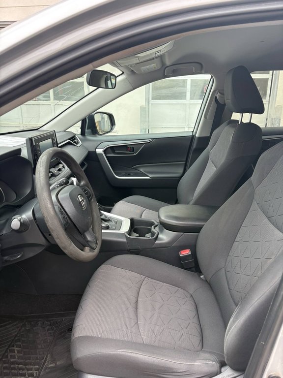 2019 Toyota RAV4 Hybride LE (AWD) in Mont-Laurier, Quebec - 9 - w1024h768px