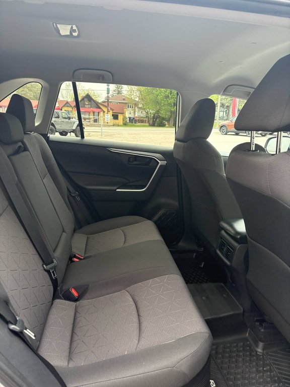 2019 Toyota RAV4 Hybride LE (AWD) in Mont-Laurier, Quebec - 12 - w1024h768px
