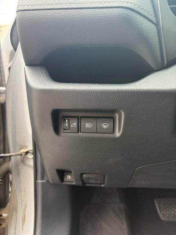 2019 Toyota RAV4 Hybride LE (AWD) in Mont-Laurier, Quebec - 13 - w1024h768px