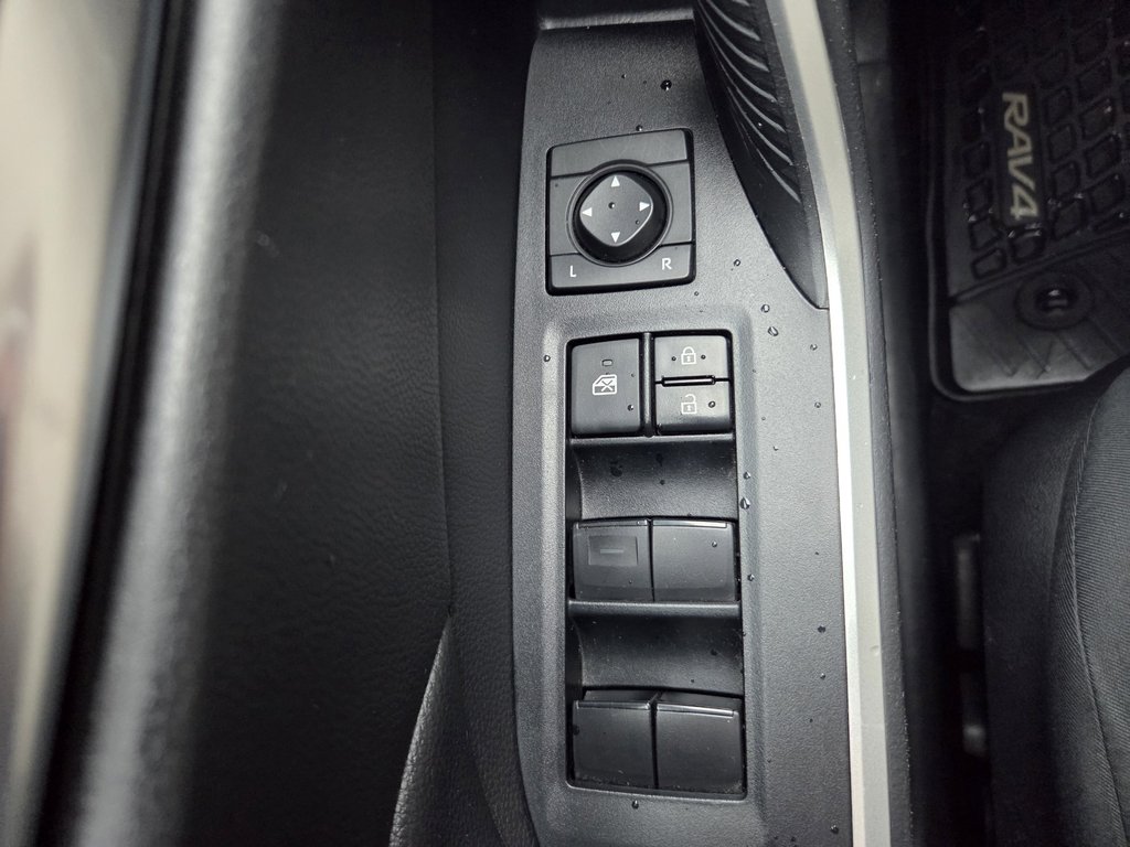 2020 Toyota RAV4 Hybrid XLE in Mont-Laurier, Quebec - 14 - w1024h768px