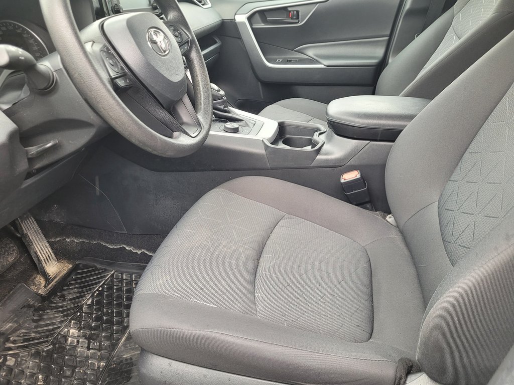 Toyota RAV4 Hybride LE (AWD) 2021 à Mont-Laurier, Québec - 10 - w1024h768px