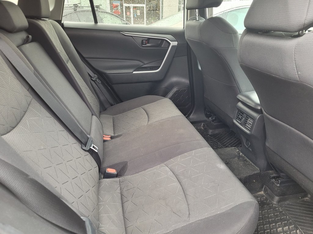 Toyota RAV4 Hybride LE (AWD) 2021 à Mont-Laurier, Québec - 13 - w1024h768px