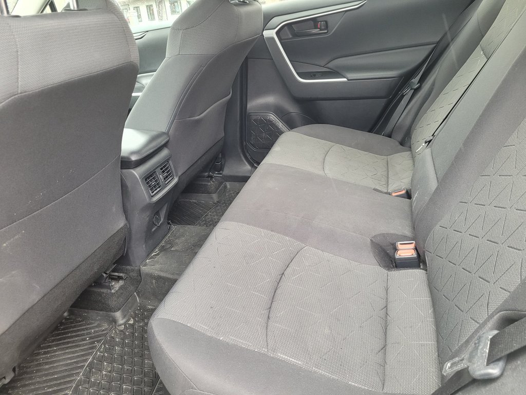 Toyota RAV4 Hybride LE (AWD) 2021 à Mont-Laurier, Québec - 12 - w1024h768px
