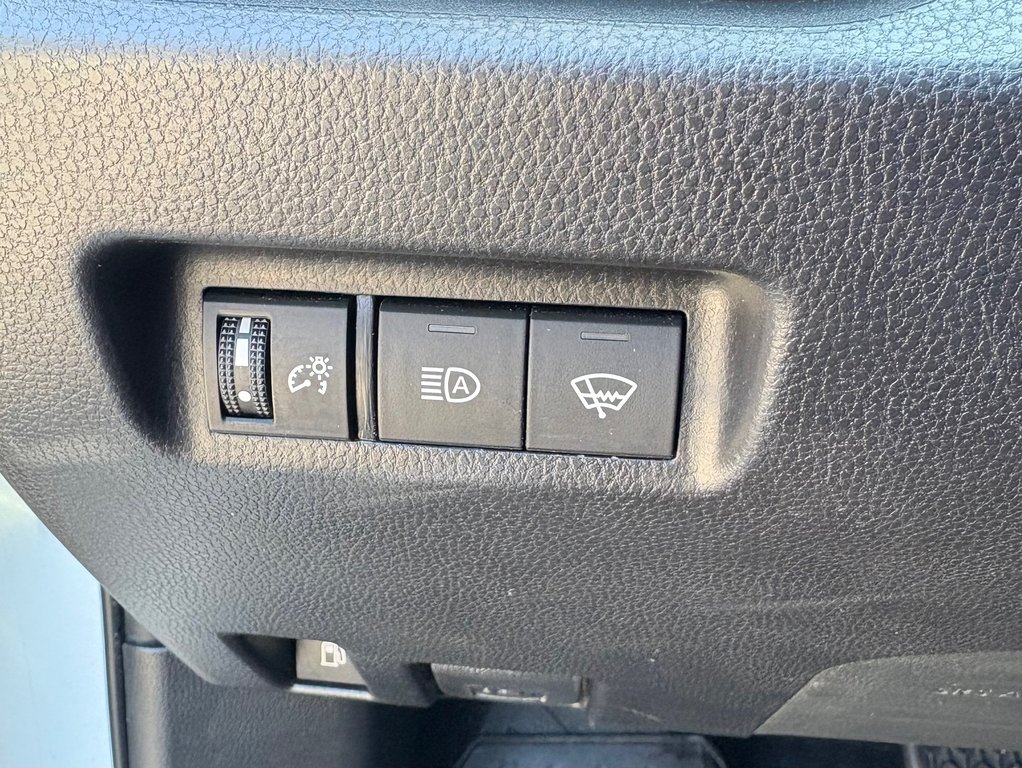 2021 Toyota RAV4 Hybride LE (AWD) in Mont-Laurier, Quebec - 20 - w1024h768px
