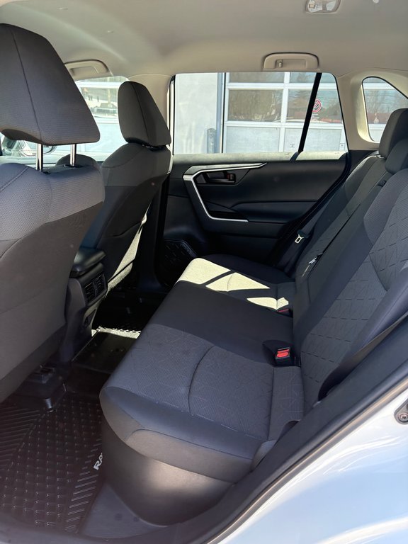 2021 Toyota RAV4 Hybride LE (AWD) in Mont-Laurier, Quebec - 11 - w1024h768px