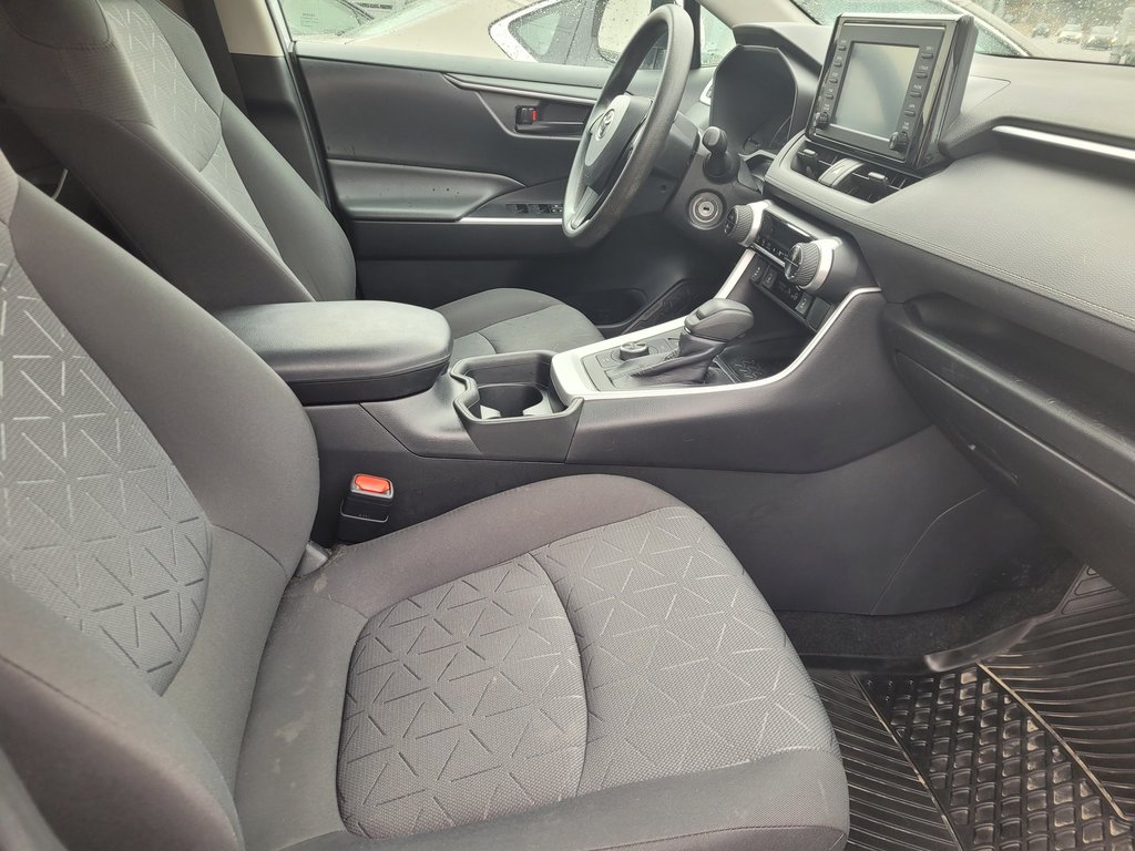 Toyota RAV4 Hybride LE (AWD) 2021 à Mont-Laurier, Québec - 11 - w1024h768px