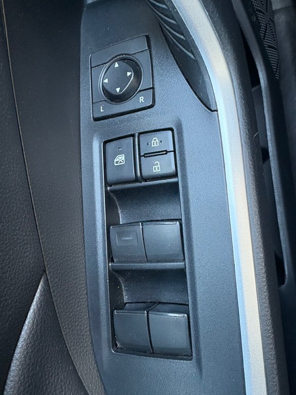 2021 Toyota RAV4 Hybride LE (AWD) in Mont-Laurier, Quebec - 17 - w1024h768px