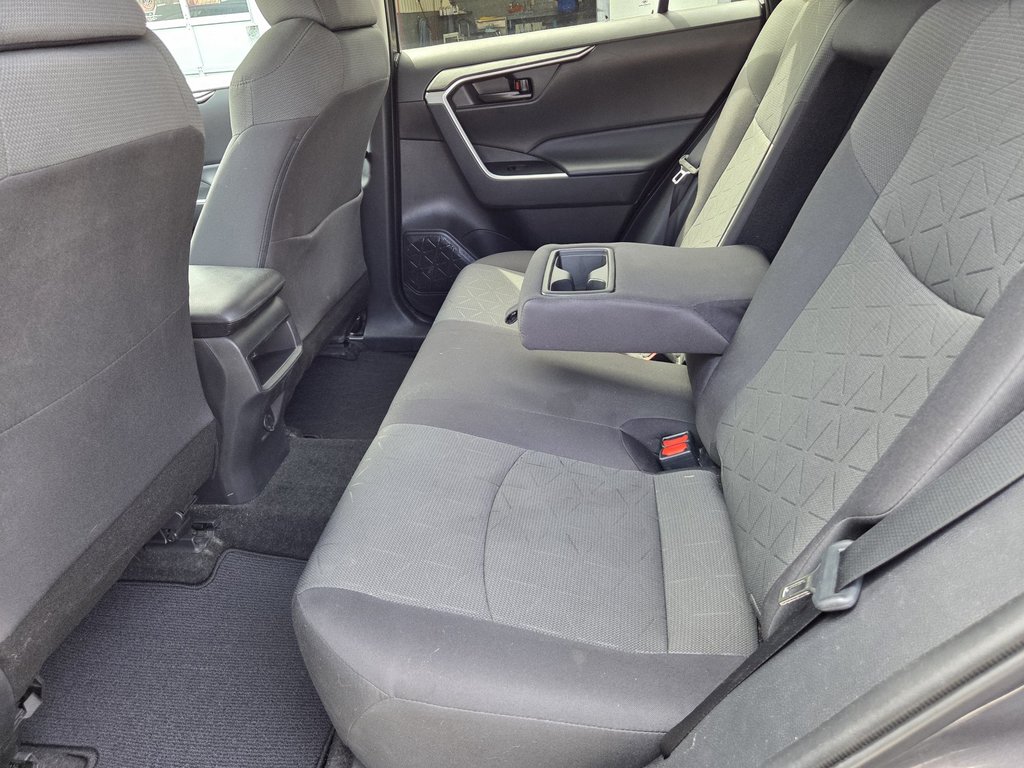 2021 Toyota RAV4 LE FWD in Mont-Laurier, Quebec - 11 - w1024h768px