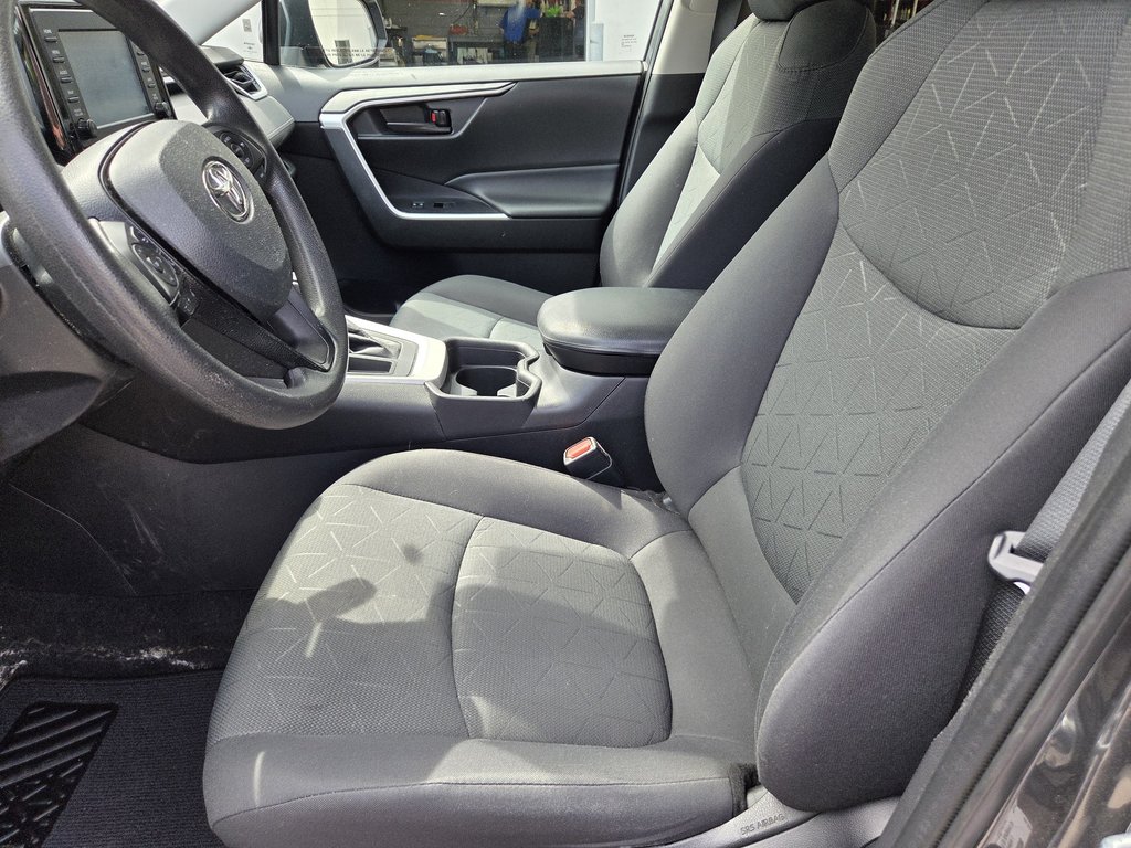 2021 Toyota RAV4 LE FWD in Mont-Laurier, Quebec - 10 - w1024h768px