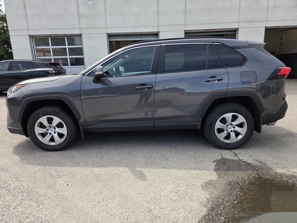 2021 Toyota RAV4 LE FWD in Mont-Laurier, Quebec - 8 - w1024h768px