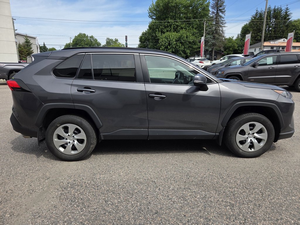 2021 Toyota RAV4 LE FWD in Mont-Laurier, Quebec - 4 - w1024h768px