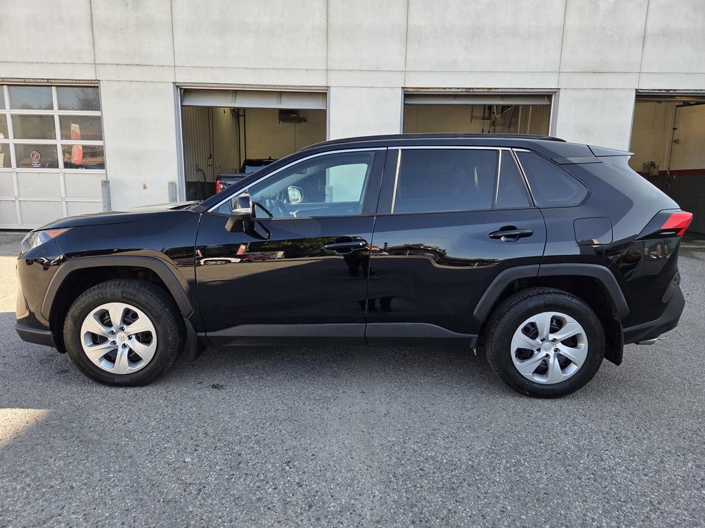 2021 Toyota RAV4 LE (AWD) in Mont-Laurier, Quebec - 8 - w1024h768px