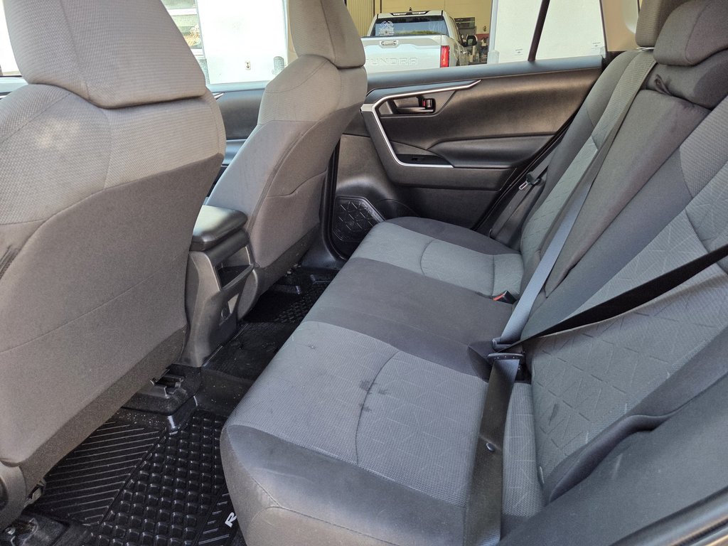 Toyota RAV4 LE (AWD) 2021 à Mont-Laurier, Québec - 12 - w1024h768px