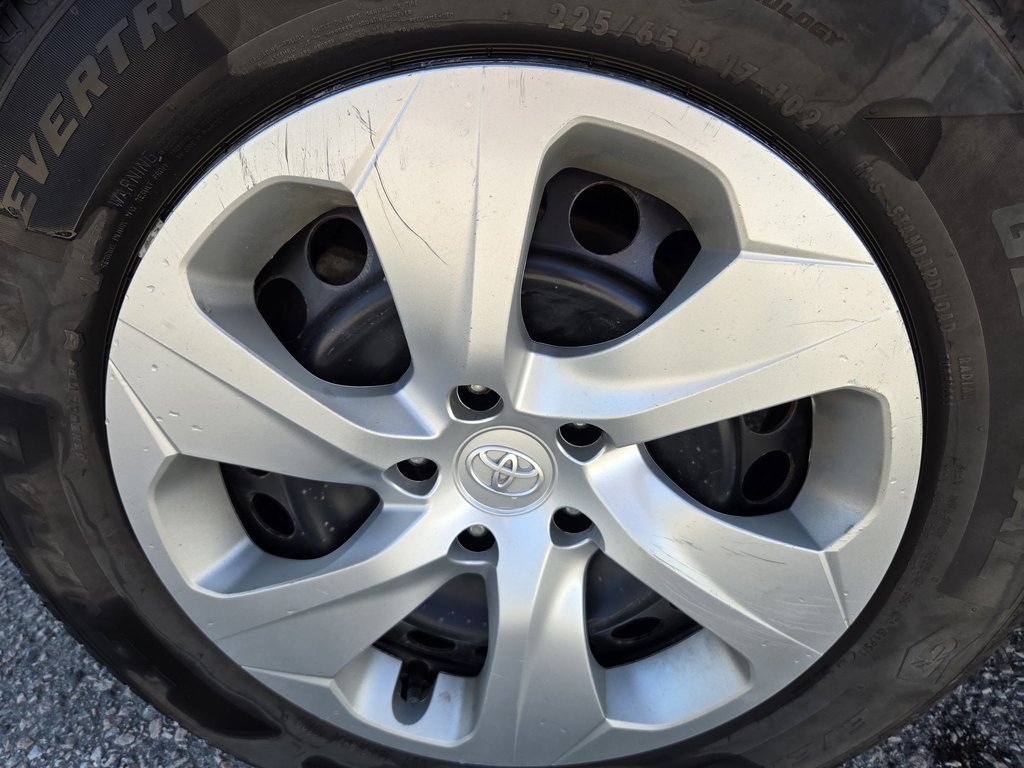 Toyota RAV4 LE (AWD) 2021 à Mont-Laurier, Québec - 9 - w1024h768px