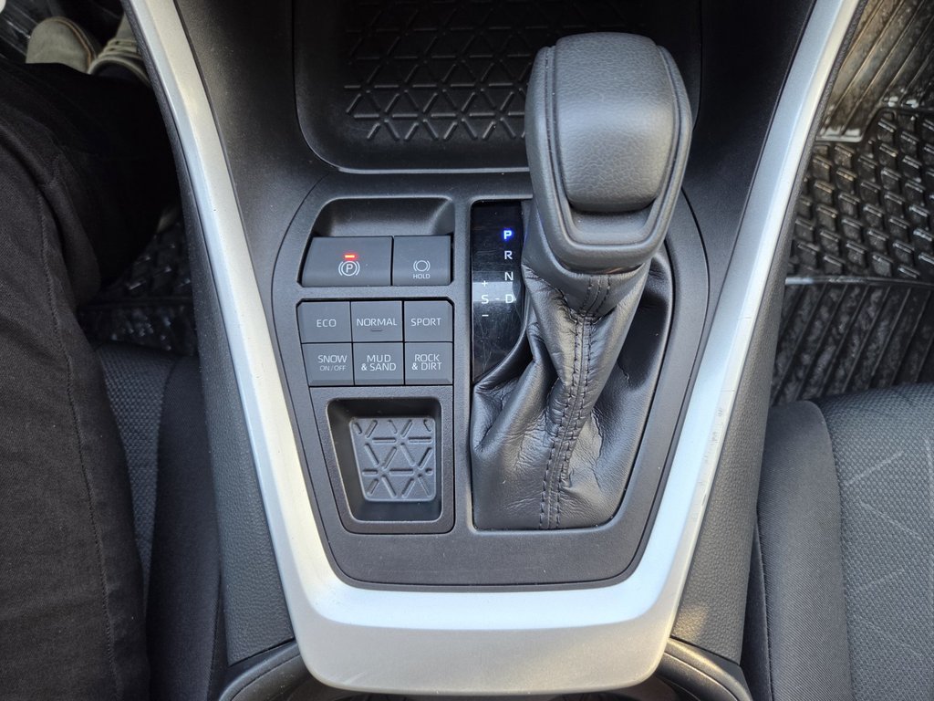 2021 Toyota RAV4 LE (AWD) in Mont-Laurier, Quebec - 14 - w1024h768px