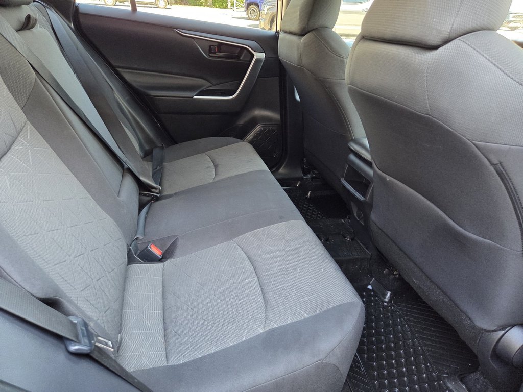 Toyota RAV4 LE (AWD) 2021 à Mont-Laurier, Québec - 13 - w1024h768px