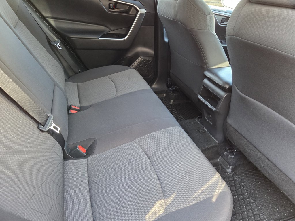 2021 Toyota RAV4 LE (AWD) in Mont-Laurier, Quebec - 12 - w1024h768px