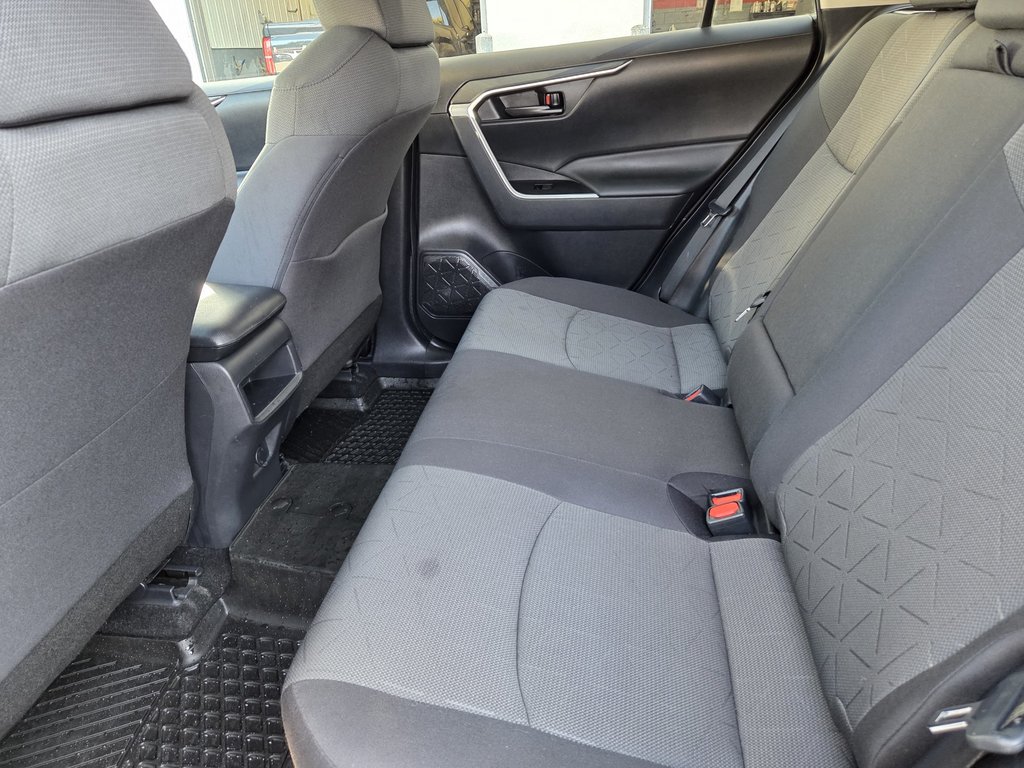 2021 Toyota RAV4 LE (AWD) in Mont-Laurier, Quebec - 11 - w1024h768px
