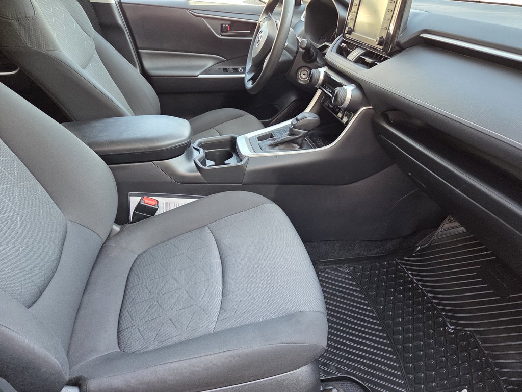 Toyota RAV4 LE (AWD) 2021 à Mont-Laurier, Québec - 11 - w1024h768px