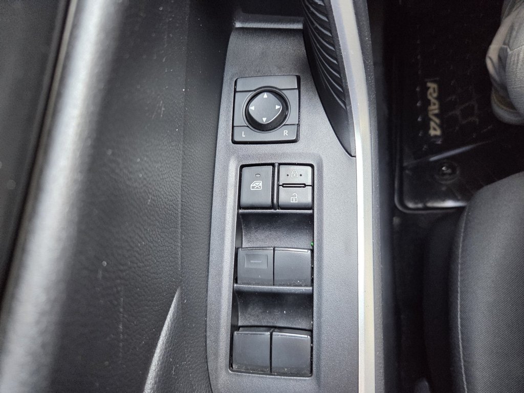 Toyota RAV4 LE (AWD) 2021 à Mont-Laurier, Québec - 14 - w1024h768px
